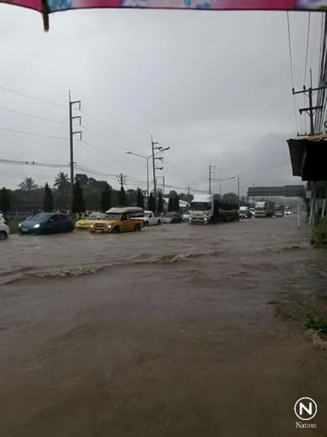 ฝนถล่มแม่จัน ชั่วโมงเดียวท่วมหนัก! ถนนกลายเป็นแม่น้ำ