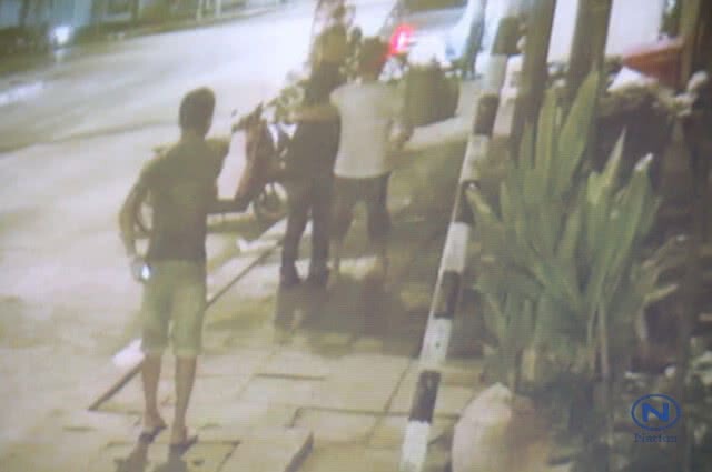 หนุ่มไล่ยิง
"เหลือเฟือ มกจ๊ก"มอบตัวแล้ว
รับฟิวส์ขาดถูกด่าบุพการี
ขอโทษนามสกุล"ปาทาน"ทำให้เสียชื่อ