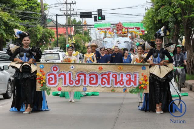 ทอดผ้าป่าประกวดรถบุปผาชาติจากขยะรีไซเคิล