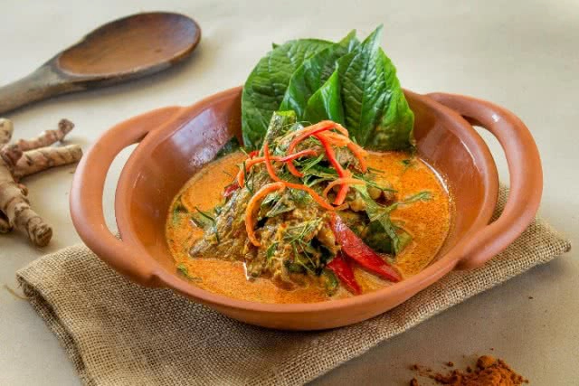 "ย้อนรอยอาหารไทย กินอยู่อย่างอารยะ ครัวไทย ๔ ภาค"ห้องอาหารเบซิล