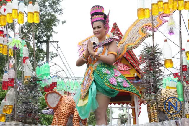 ทอดผ้าป่าประกวดรถบุปผาชาติจากขยะรีไซเคิล