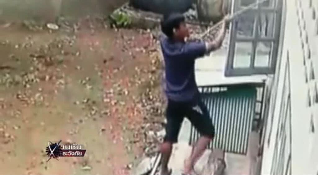 เก็บตกทั่วไทย : สาวเเชร์ภาพวงจรปิดล่าโจรงัดบ้าน | ช่วงที่ 3/3 | 09-06-60 เก็บตกทั่วไทย : สาวเเชร์ภาพวงจรปิดล่าโจรงัดบ้าน | ช่วงที่ 3/3 | 09-06-60