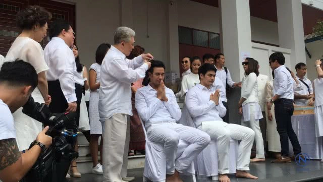 "เกรท-วรินทร" บวชทดแทนคุณพ่อแม่
ได้ฉายาทางธรรม "ชวินโท"