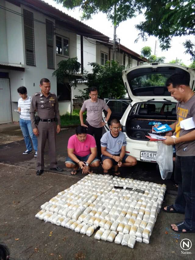 ตร.ปส.สกัดจับ 3 ผู้ต้องหา พร้อมยาบ้า 912,000 เม็ด