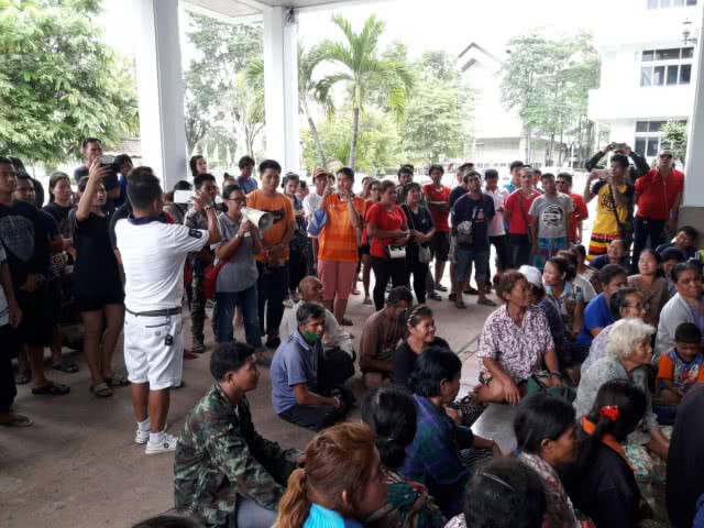 วุ่นหนัก !! ลงประชามติขับ ผญบ.สระแก้ว รวมตัวประท้วงกดดันถึงศาลากลาง