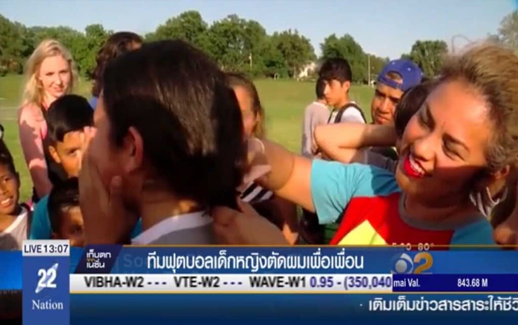 ทีมบอลเด็กหญิง ตัดผมเพื่อเพื่อน ทีมบอลเด็กหญิง ตัดผมเพื่อเพื่อน
