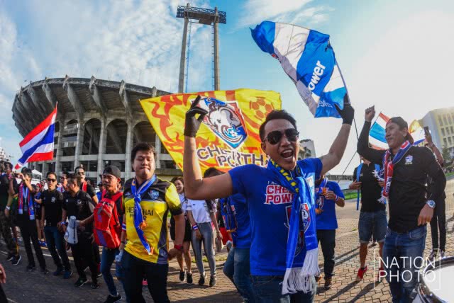 ภาพชุด แฟนบอลช้างศึกไทย ก่อนเริ่มเกมการแข่งขันฟุตบอลโลกรอบคัดเลือก โซนเอเชีย