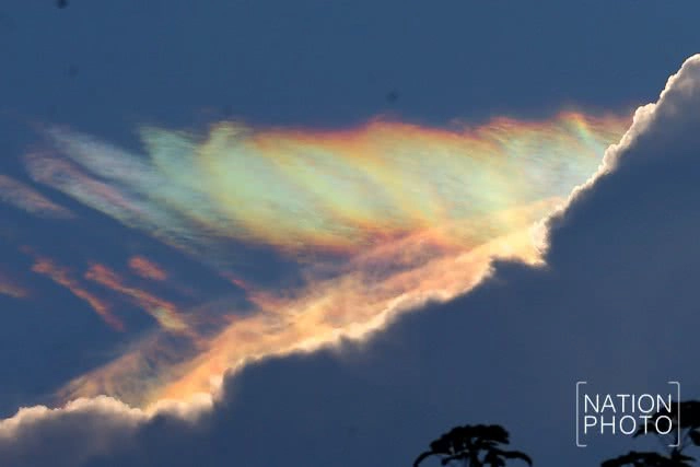 เมฆสีรุ้ง...เหนือท้องฟ้าปักษ์ใต้