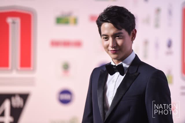 ภาพชุด ดารา-นักแสดง ในงาน คมชัดลึกอวอร์ดครั้งที่14