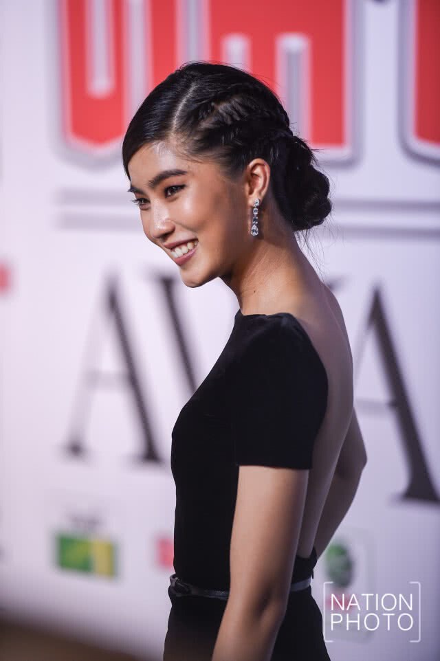 ภาพชุด ดารา-นักแสดง ในงาน คมชัดลึกอวอร์ดครั้งที่14