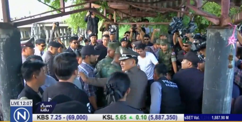ตำรวจ เตรียมฝากขัง พ่อเลี้ยงและแม่ "น้องรุ้ง" ตำรวจ เตรียมฝากขัง พ่อเลี้ยงและแม่ "น้องรุ้ง"