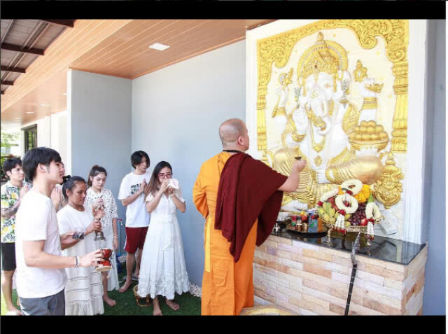 ความสุขล้นปริ่ม
"กระแต อาร์สยาม"สวย+รวย 
ทำบุญขึ้นบ้านใหม่ หลังที่ 3-4