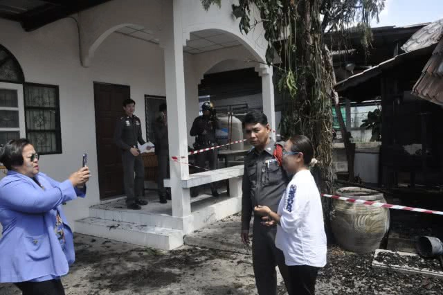 สลด! ครูเกษียณเครียด เผาตัวเองดับคาบ้าน