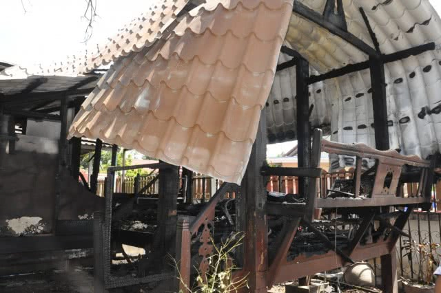 สลด! ครูเกษียณเครียด เผาตัวเองดับคาบ้าน