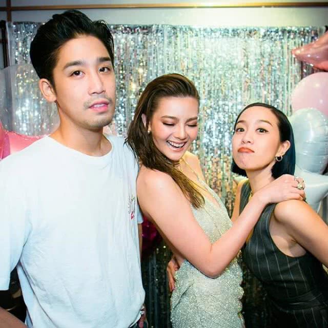 "ดิว อริสรา"
จัด HBD แซ่บ!