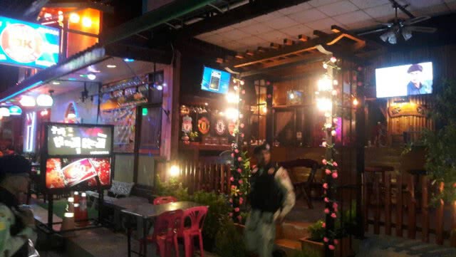 กรมการปกครอง ตรวจคาราโอเกะเถื่อนนครสวรรค์ พบพนักงานร้านนุ่งบิกีนี-เด็กต่ำกว่า 18 ปี 2 ราย