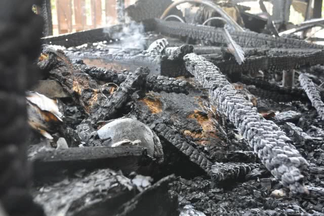 สลด! ครูเกษียณเครียด เผาตัวเองดับคาบ้าน