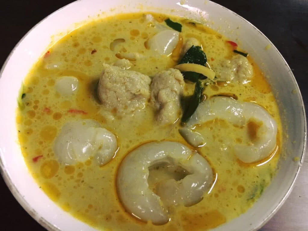 ครัวน้าคม : แกงเขียวหวานลูกชิ้นปลากรายลิ้นจี่ เมนูผลไม้ตามฤดูกาล