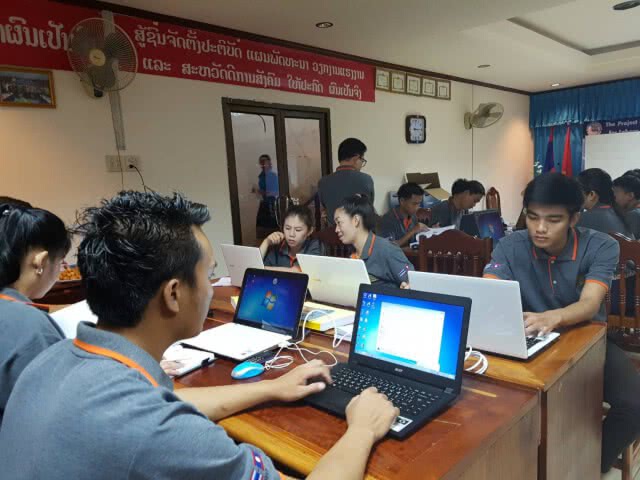 กพร.ช่วยฝึกช่างซ่อมคอมพิวเตอร์ให้คนลาว