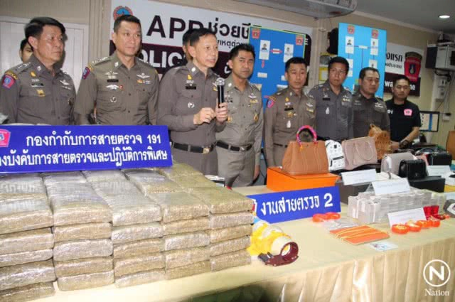 จับเครือข่าย "ป๋าอาร์ม" ค้ากัญชาออนไลน์ ยึดของกลางกัญชา 400 กก. ทรัพย์สิน 20 ล้านบาท