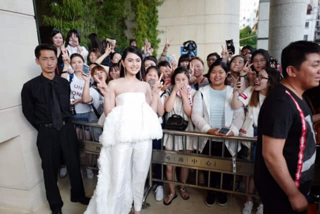 ปังมาก!! "ใหม่ ดาวิกา" เจิดจรัสกลางพรมแดง shanghai film festival