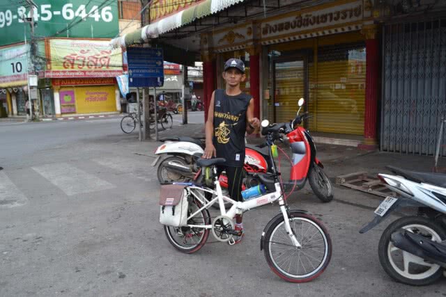 หนุ่มพิการหัวใจแกร่ง! "พี่ลูกหมี" นั่งวีลแชร์มา 12 ปี ลุกขึ้นเดินเพื่อพ่อหลวง
