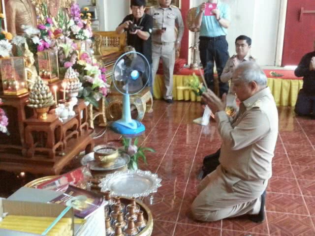 ผวจ.แม่ฮ่องสอน ลุยลงพื้นที่สานงานต่อหลังมีคำสั่งพ้นผิดกรณีค้ามนุษย์