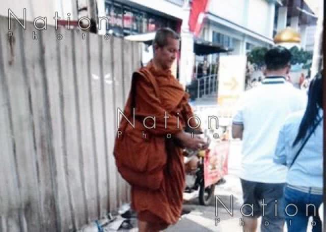 รวบ "หลวงพี่" พกมีดดาบเรี่ยไรเงิน