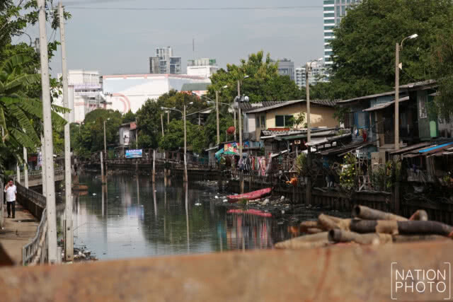 รองผู้ว่าฯกทม. ลงพื้นที่ก่อสร้างอุโมงค์ระบายน้ำใต้คลองบางซื่อ