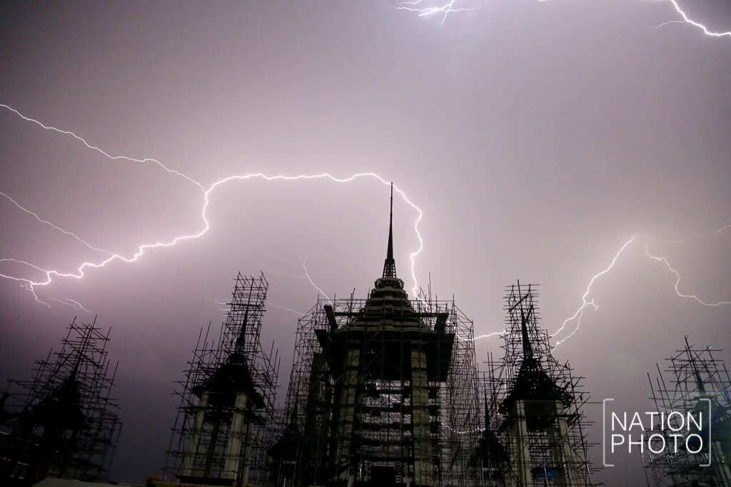 ฝนตกหนักต่อเนื่องบริเวณพื้นที่โดยรอบสนามหลวง ฝนตกหนักต่อเนื่องบริเวณพื้นที่โดยรอบสนามหลวง