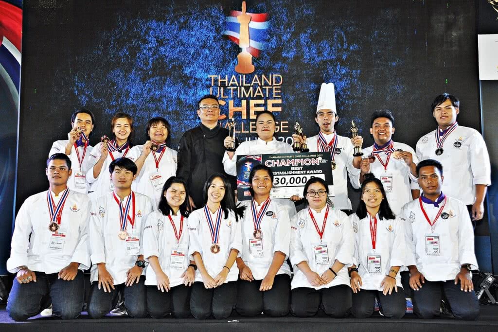 มหาวิทยาลัยราชภัฏสวนสุนันทา คว้าแชมป์ทีมทำคะแนนรวมสูงสุด
งานแข่งขันสุดยอดเชฟไทย 2017 มหาวิทยาลัยราชภัฏสวนสุนันทา คว้าแชมป์ทีมทำคะแนนรวมสูงสุด
งานแข่งขันสุดยอดเชฟไทย 2017