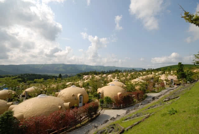 ญี่ปุ่นสุดล้ำสร้างบ้านโดมจากโฟม ทนทานแผ่นดินไหว