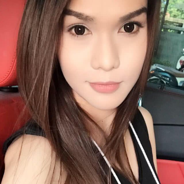 ชาวโซเชียลชื่นชม..คุณหมอสาว
ช่วยป้าล้มบนถนน กลางแดดเปรี้ยง