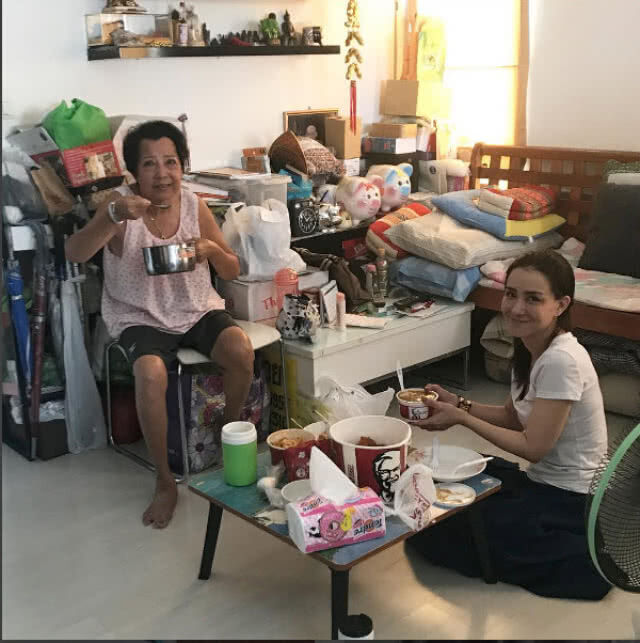 สุดหวาน นิโคลร่วมรับประทานอาหารกับคุณแม่ศรราม