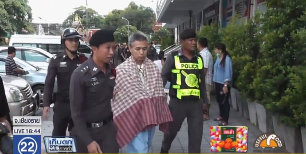 ตร.นำตัวฆาตรกรฆ่าพ่อตาแม่ยายเมื่อ 13 ปีก่อน ส่งเชียงราย ตร.นำตัวฆาตรกรฆ่าพ่อตาแม่ยายเมื่อ 13 ปีก่อน ส่งเชียงราย