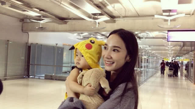 "อั้ม" ทุ่มสุดตัว! ออกสเต็ปกลางสนามบิน เอาใจเจ๊เปาบางพลี