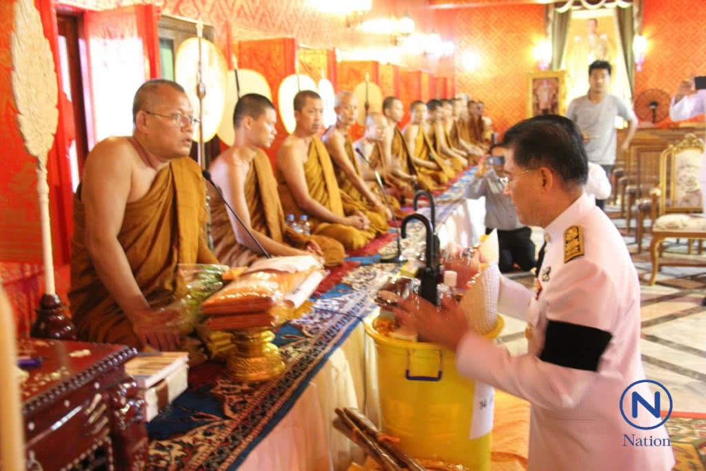 ผู้ว่าฯอัญเชิญเครื่องสังฆทานพระเจ้าอยู่หัวฯ ผู้ว่าฯอัญเชิญเครื่องสังฆทานพระเจ้าอยู่หัวฯ