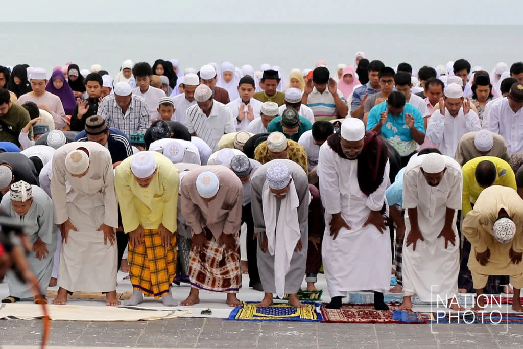 ละหมาดชายทะเลสงขลา วันฮารีรายอ ละหมาดชายทะเลสงขลา วันฮารีรายอ