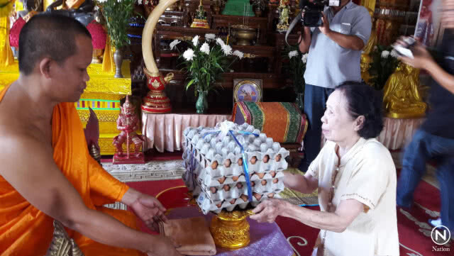 แนวคิดเก๋ไก๋! ทำสังฆทานไข่ หวังช่วยเกษตรกร