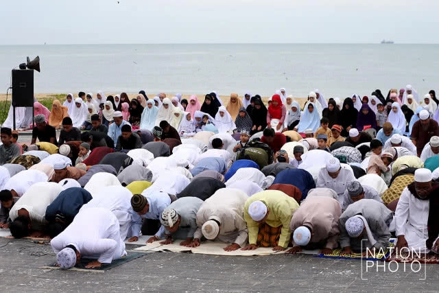 ละหมาดชายทะเลสงขลา วันฮารีรายอ