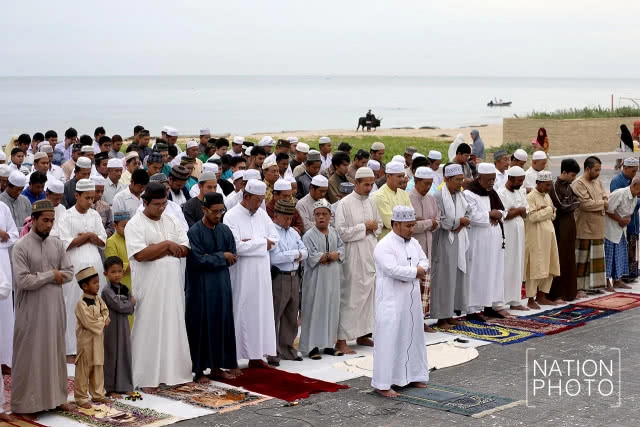 ละหมาดชายทะเลสงขลา วันฮารีรายอ