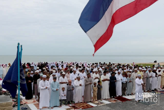 ละหมาดชายทะเลสงขลา วันฮารีรายอ