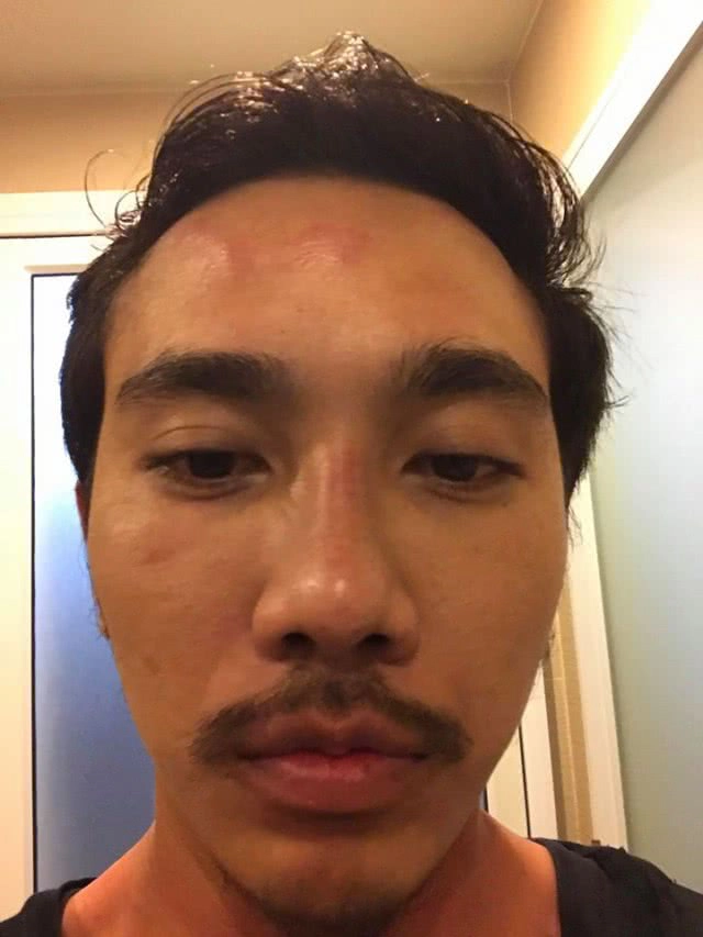 โดนซะแล้ว! ดีเจแม็กกี้ และ น้องใบเตยเพลงที่มันมีงู
ใบเตย-โดนปาน้ำแข็ง  ดีเจแม็กกี้-ถูกรุมตื้บบนเวที