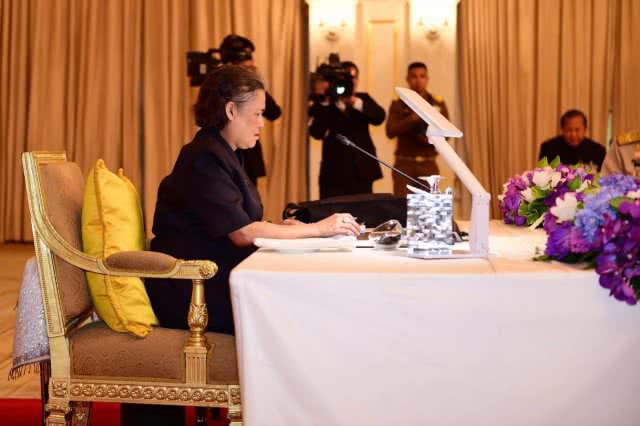 สมเด็จพระเทพฯ เสด็จฯประชุมคณะกรรมการอำนวยการจัดงานพระราชพิธีถวายพระเพลิงพระบรมศพฯ