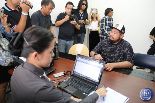 ตร.พบหลักฐานร่องรอยงัดหน้าต่างบ้าน "ป๊อป ปองกูล" เตรียมเชิญตัวแม่บ้านสอบ