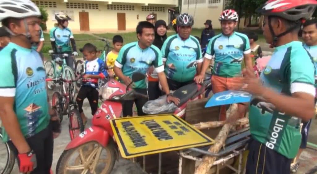 สสส.ร่วมกับชาวบ้านเกาะลิบง ปั่นจักรยานเพื่อสุขภาพ สสส.ร่วมกับชาวบ้านเกาะลิบง ปั่นจักรยานเพื่อสุขภาพ