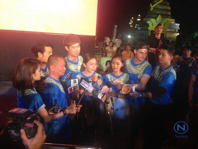 หม่ำ จ๊กม๊ก" 
เปิดตัวหนัง "ส่มภัคเสี่ยน"ริมแม่น้ำโขง จ.นครพนม