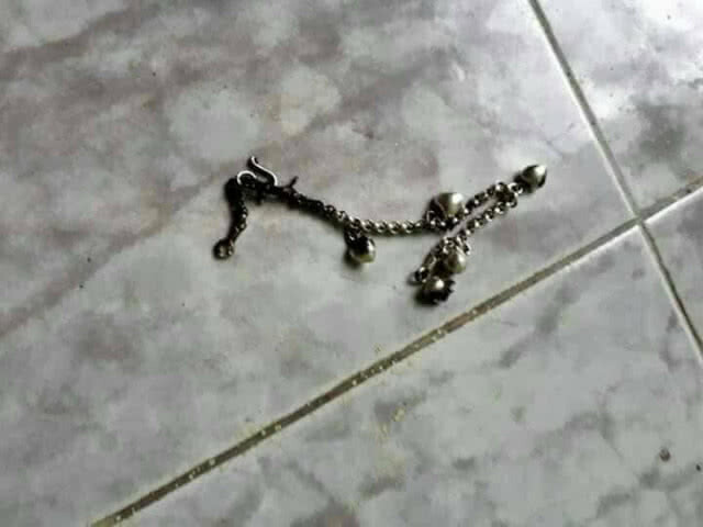 ระวัง! ตุ้งติ้งสร้อยข้อมือเด็กเข้ารูปลั๊กไฟ