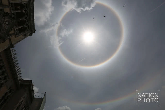 พระอาทิตย์ทรงกลด...