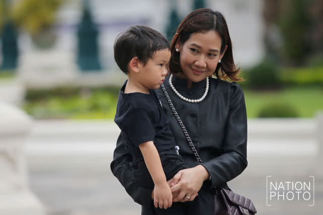 ประชาชนเข้ากราบสักการะพระบรมศพ รัชกาลที่ 9